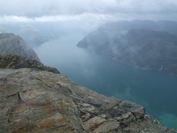 Widok_z_Preikestolen _na_Lysefjord.JPG